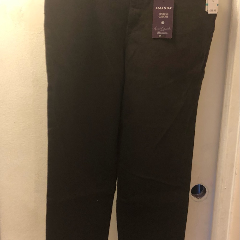 NWT Gloria Vanderbilt dark brown slimming jeans, size 16 short